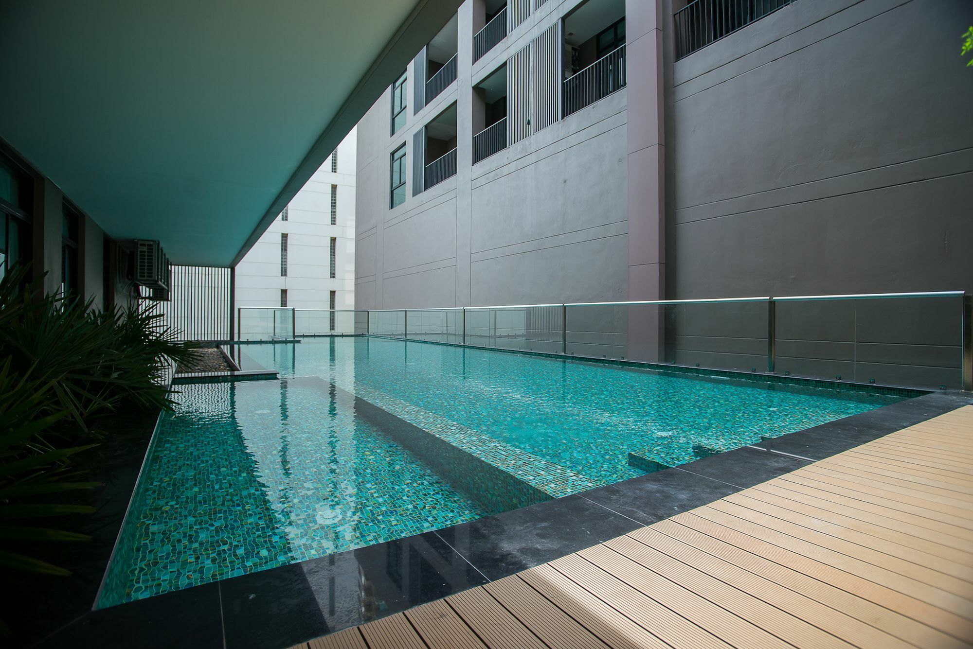 Metropolis Suites Bangkok, Tapestry Collection By Hilton Екстериор снимка